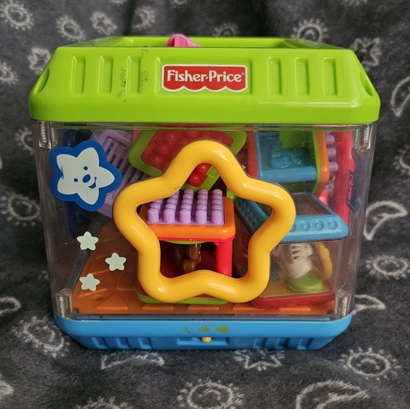 Fisher-Price Other - Vintage fisher price bucket w sensory blocks